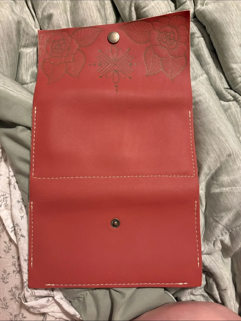 Portland Leather Hand Stamped Berry Pink Rancher Wallet - Picture 4 of 5